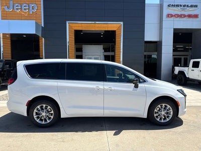 2027 Chrysler Pacifica Select