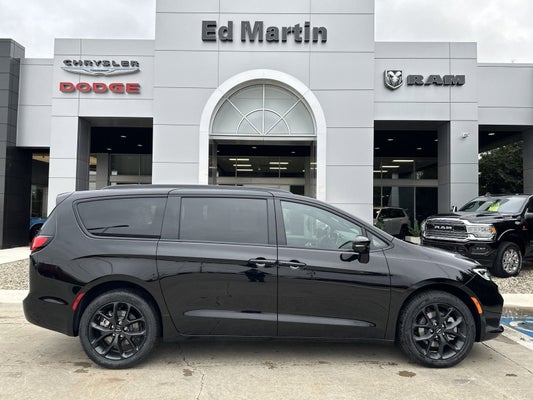 2024 Chrysler Pacifica Touring L in Indianapolis, IN - Ed Martin Automotive Group