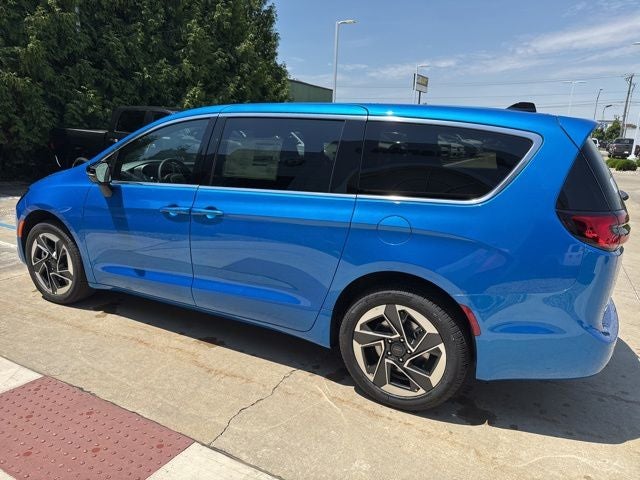 2027 Chrysler Pacifica Limited