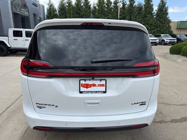 2027 Chrysler Pacifica Limited