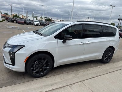 2027 Chrysler Pacifica Limited