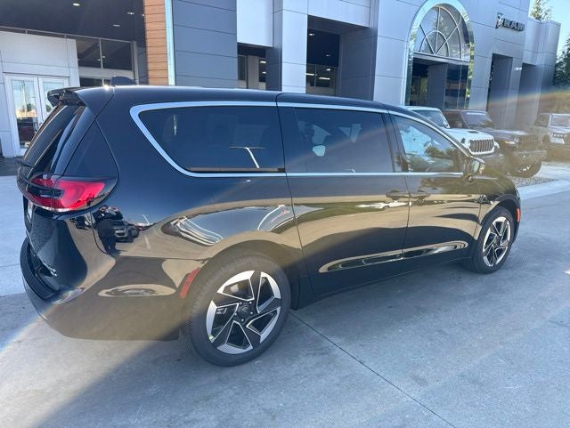 2027 Chrysler Pacifica Limited