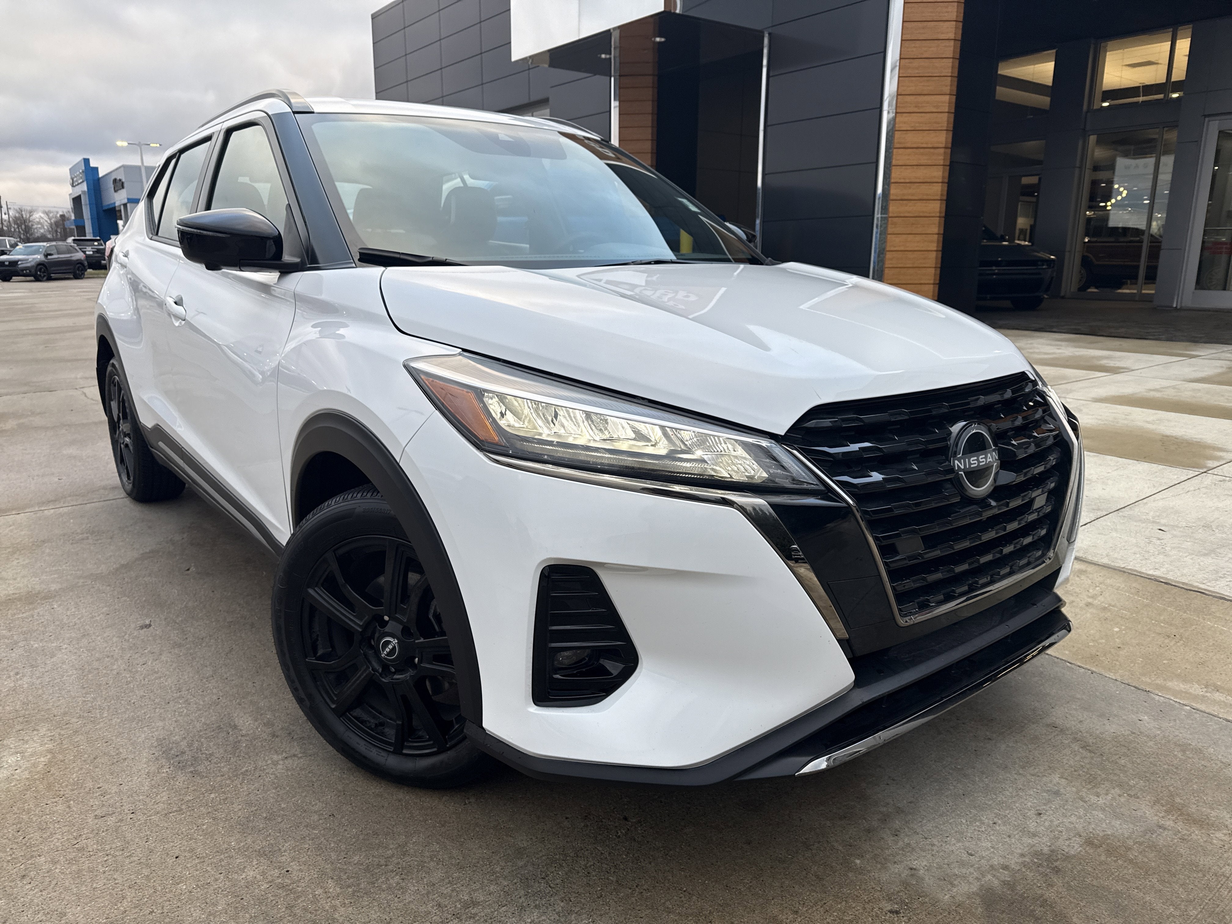 2024 Nissan Kicks SR