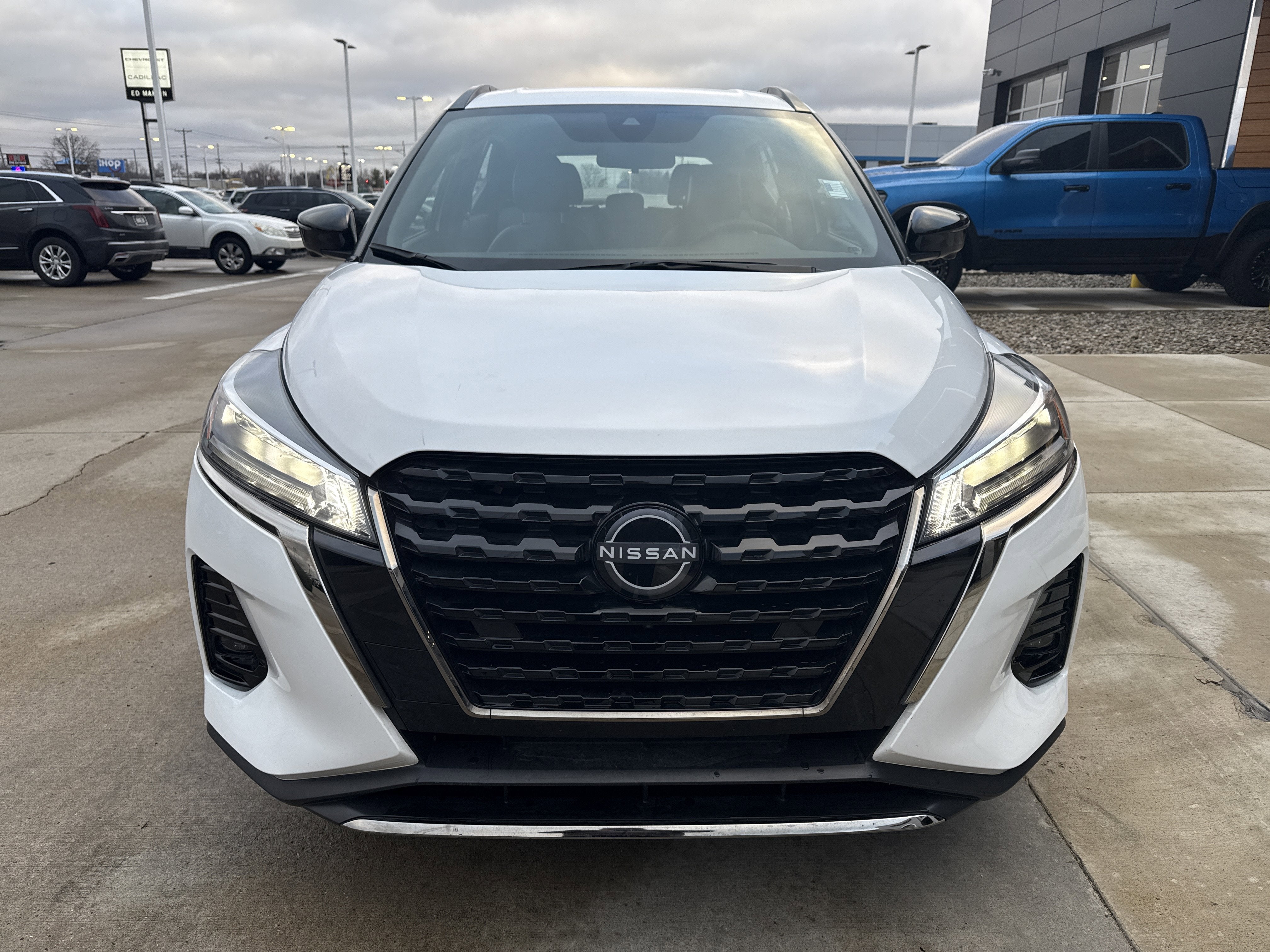 2024 Nissan Kicks SR