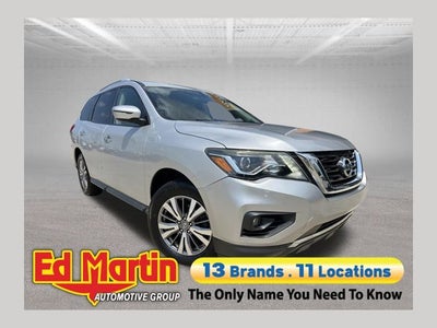 2020 Nissan Pathfinder SV