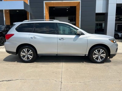 2020 Nissan Pathfinder SV