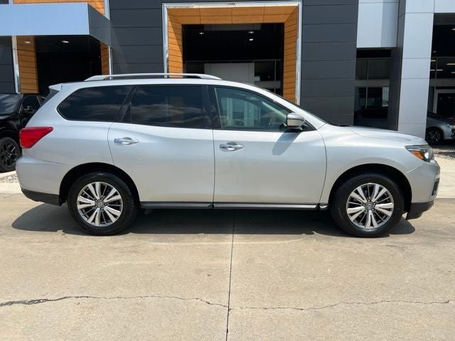 2020 Nissan Pathfinder SV