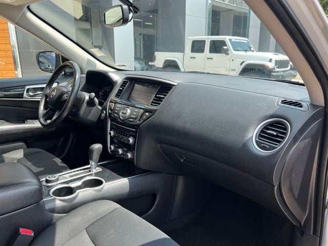 2020 Nissan Pathfinder SV