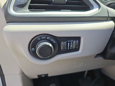 2023 Chrysler Voyager LX