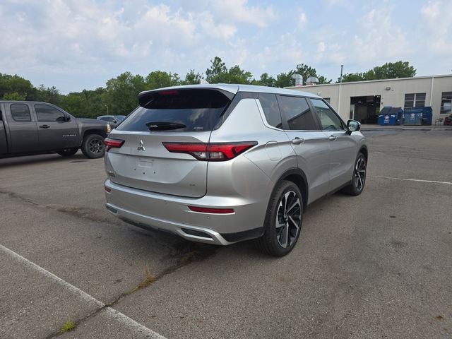 2022 Mitsubishi Outlander Base