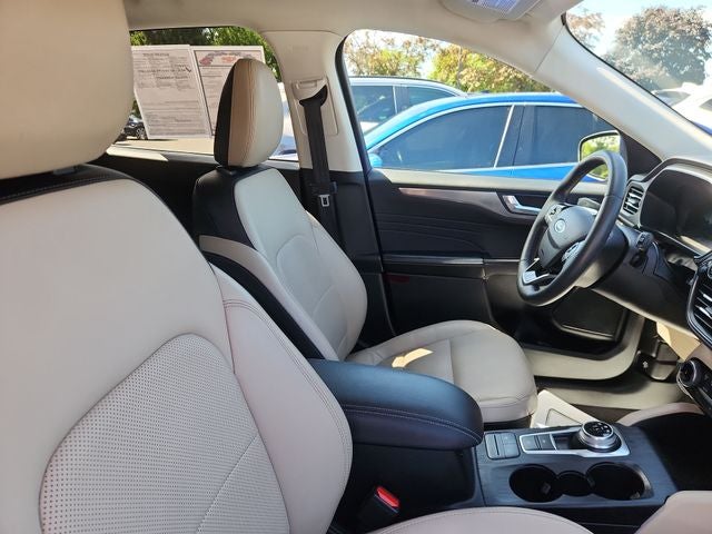2022 Ford Escape Hybrid Titanium