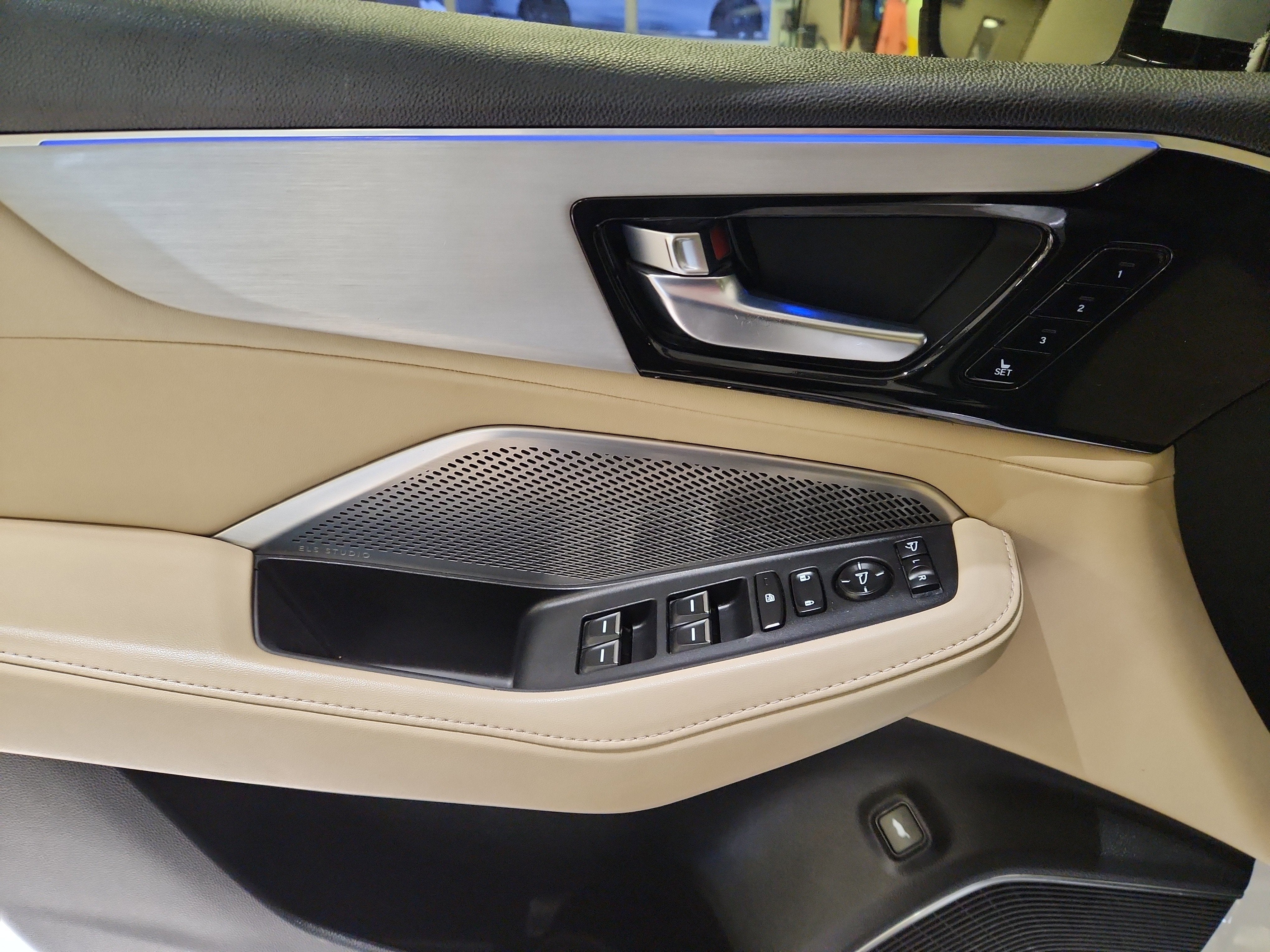 2023 Acura MDX with Technology Package