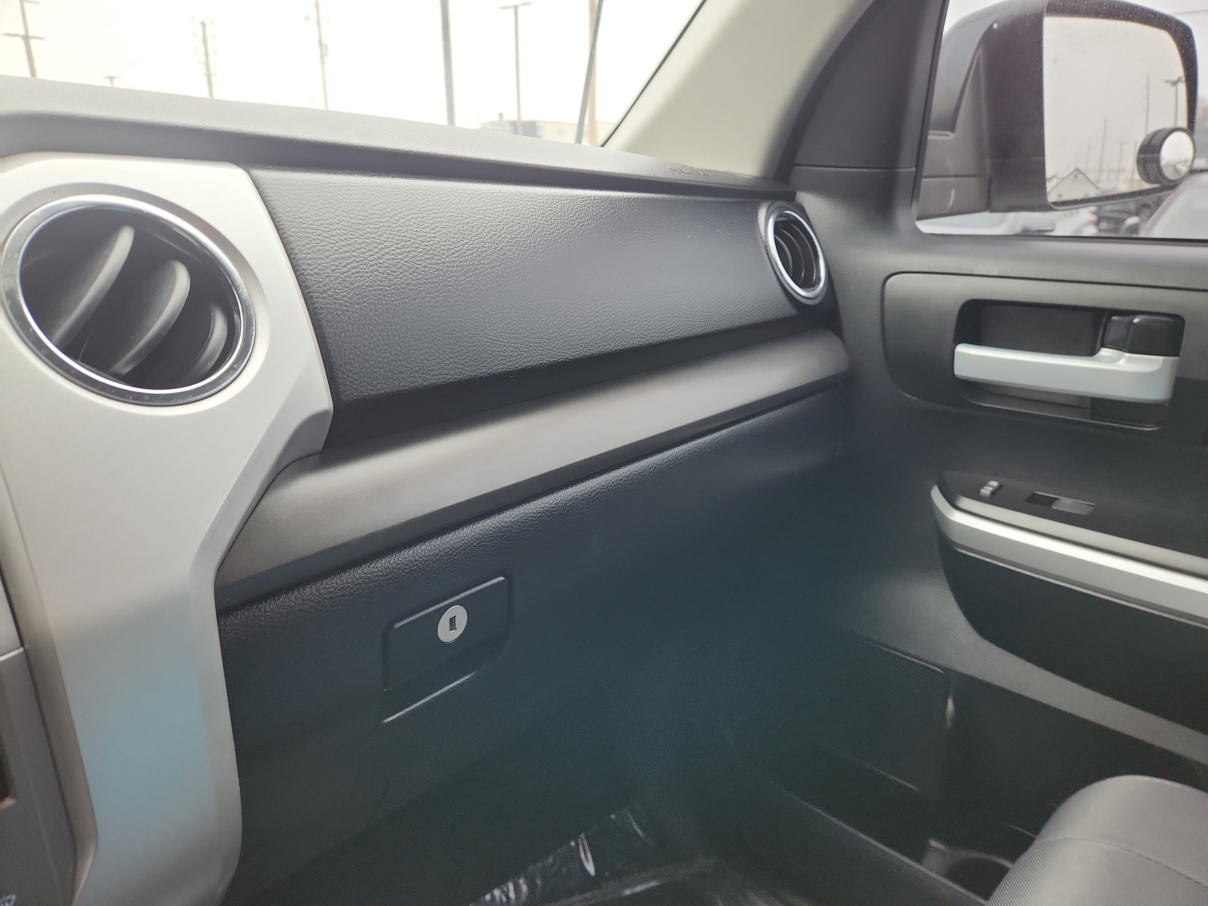 2017 Toyota Tundra 4WD SR5