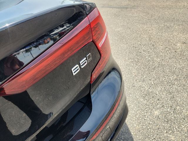 2024 Volvo S60 B5 Core Dark Theme