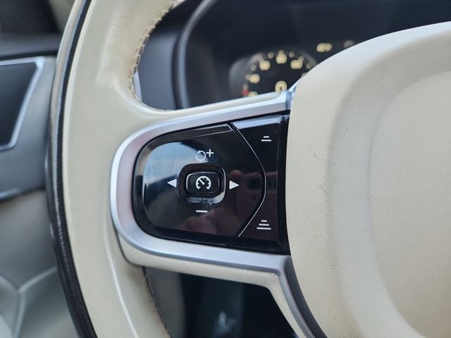 2021 Volvo XC90 T5 Momentum