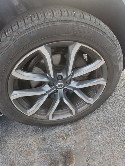 2016 Volvo XC90 T6 Momentum