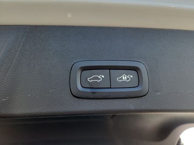 2022 Volvo XC40 Momentum