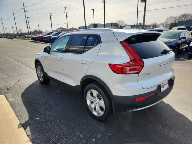2022 Volvo XC40 Momentum