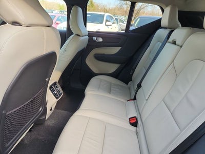 2022 Volvo XC40 Momentum