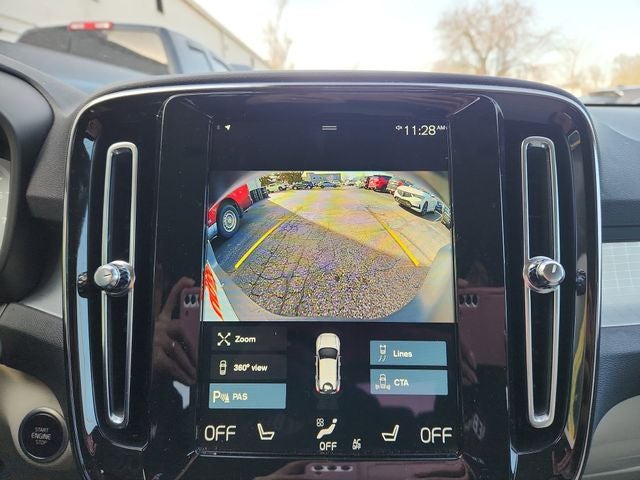 2022 Volvo XC40 Momentum