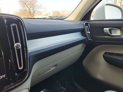 2022 Volvo XC40 Momentum