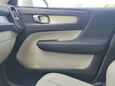 2022 Volvo XC40 Momentum