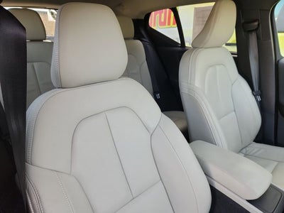 2022 Volvo XC40 Momentum