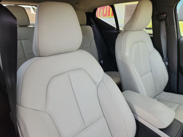 2022 Volvo XC40 Momentum