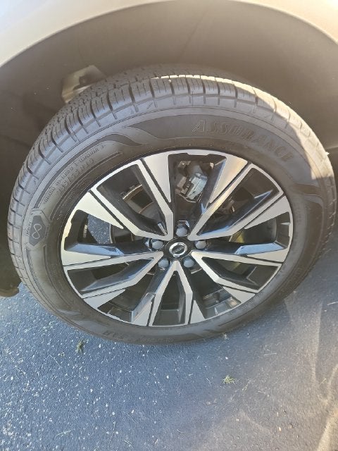 2023 Volvo XC60 B5 Plus Bright Theme