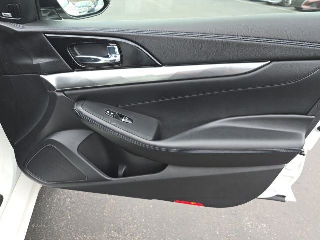 2017 Nissan Maxima SR