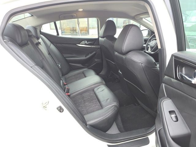 2017 Nissan Maxima SR