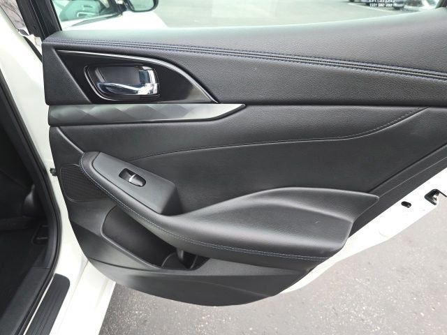 2017 Nissan Maxima SR