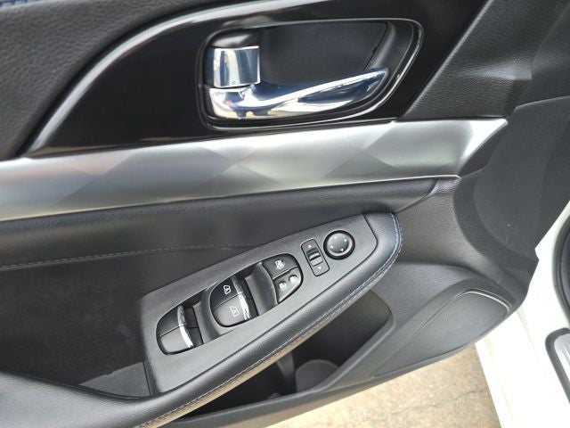 2017 Nissan Maxima SR