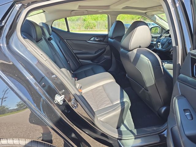 2023 Nissan Maxima Platinum