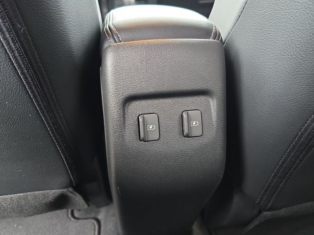 2022 Nissan Kicks SR