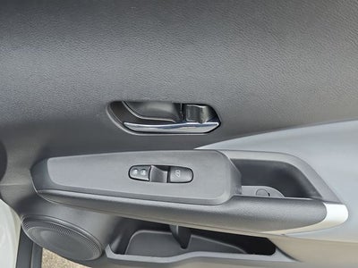 2022 Nissan Kicks SR