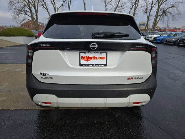2025 Nissan Kicks SR