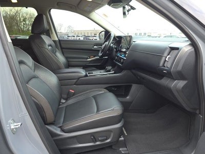 2022 Nissan Pathfinder SL