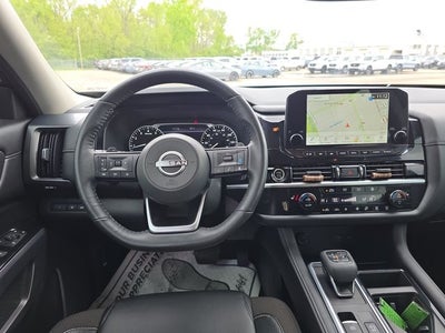 2022 Nissan Pathfinder SL