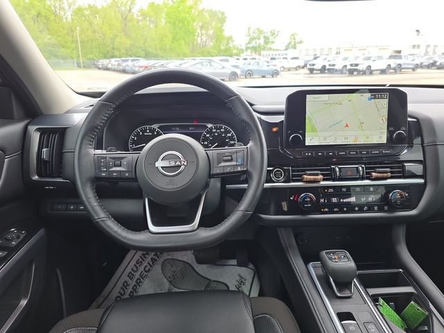 2022 Nissan Pathfinder SL