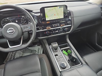 2022 Nissan Pathfinder SL