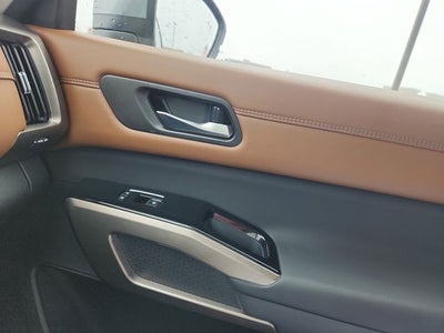 2025 Nissan Pathfinder Platinum