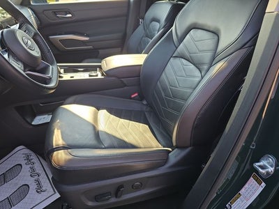 2025 Nissan Pathfinder Platinum