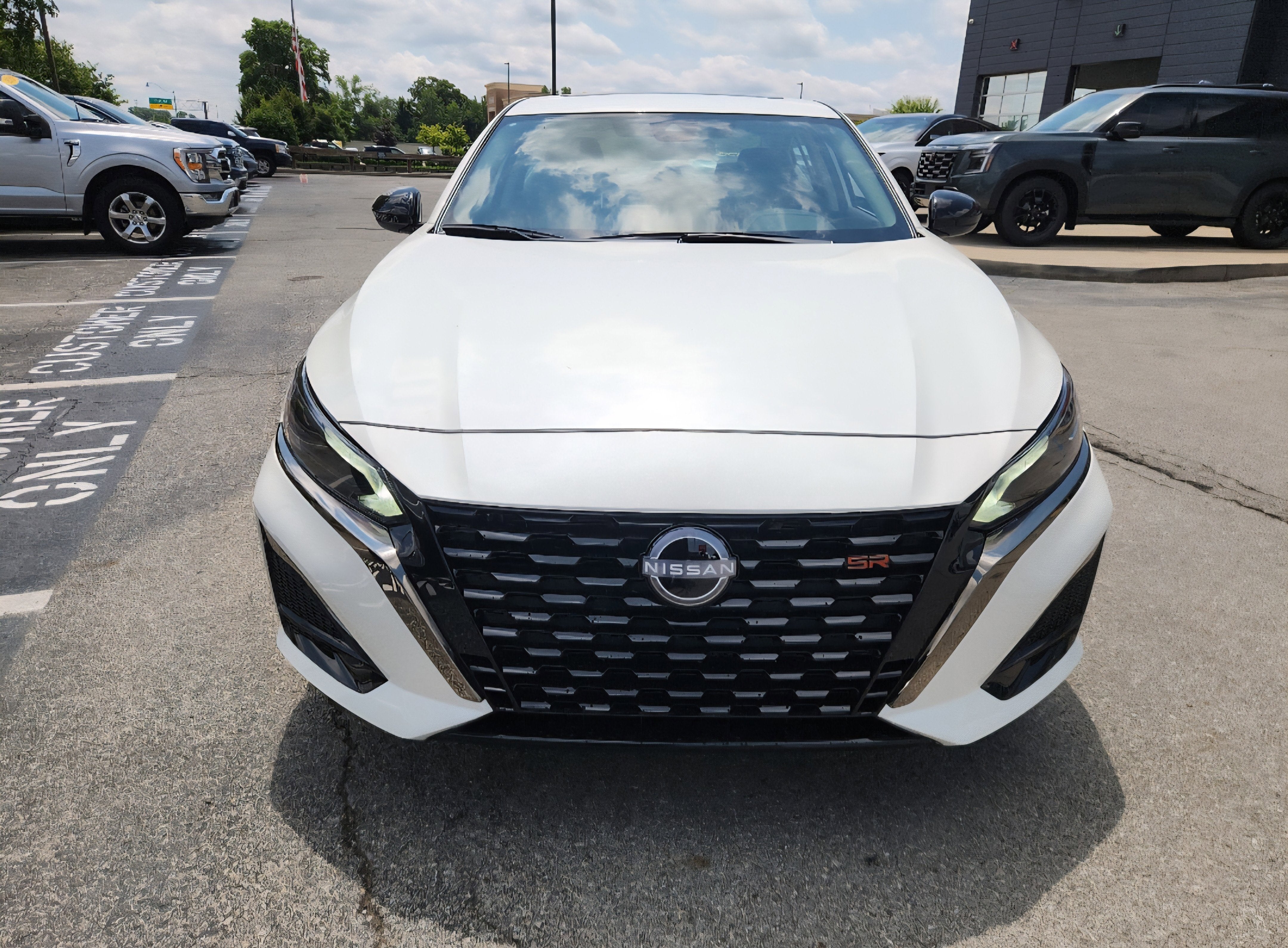 2025 Nissan Altima SR