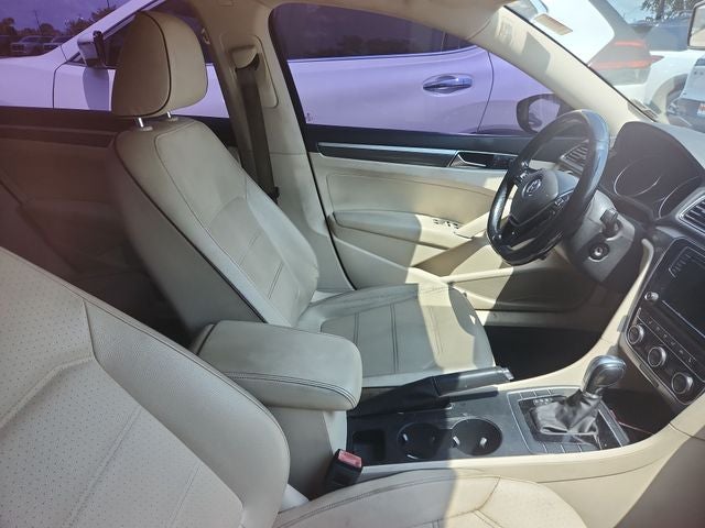 2018 Volkswagen Passat 2.0T R-Line