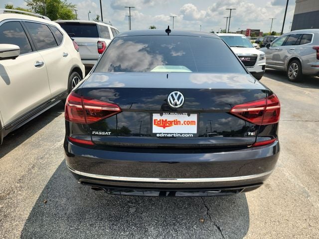 2018 Volkswagen Passat 2.0T R-Line