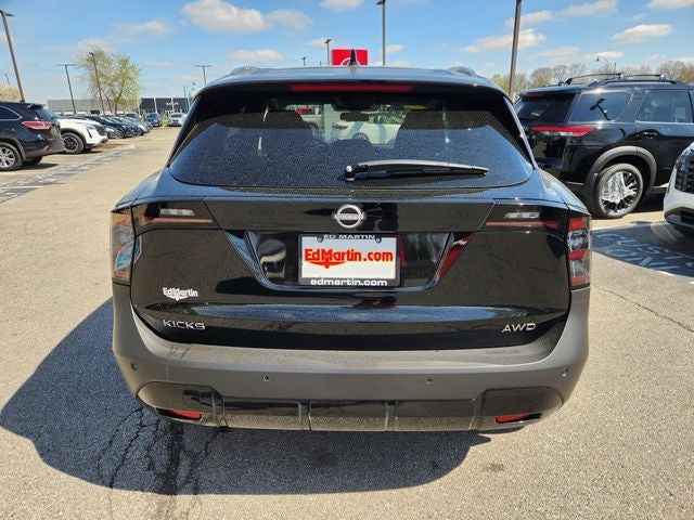 2025 Nissan Kicks SV