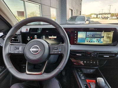 2025 Nissan Kicks SR