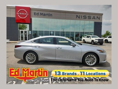 2022 Lexus ES 300h Ultra Luxury