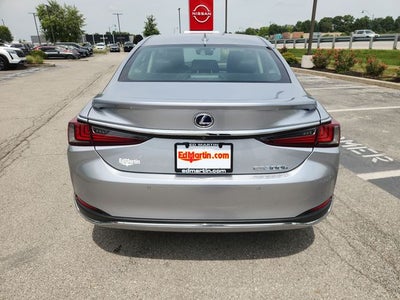 2022 Lexus ES 300h Ultra Luxury